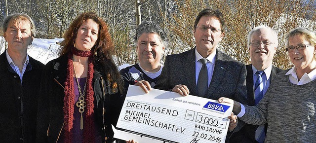 Freudige Gesichter bei der Scheckberg...nd  Fachbereichsleiterin Sigrid Grimm   | Foto: Steinfelder