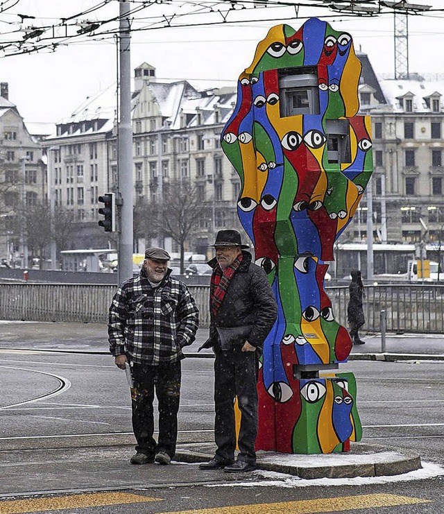 Tempokontrolle mit knstlerischem Antl...inks) und sein buntes Werk in Zrich.   | Foto: Charlotte Koloc