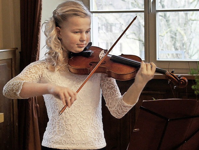 Kristina Stang brillierte beim Konzert... im Trompeterschloss auf der Violine.   | Foto: Reinhard Herbrig