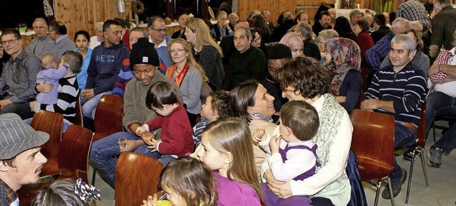 Die Gemeinde lud Brger und Flchtlinge nach  Langensee ein.   | Foto: fabry