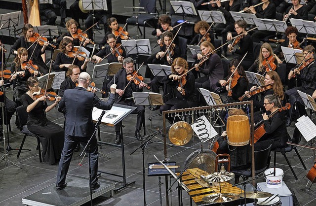 Die Basel Sinfonietta erstmals unter der Leitung von Baldur Brnnimann   | Foto: Zlatko Micic