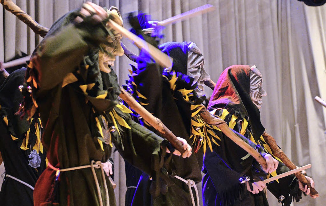 Das Klopfspiel der Schauinslnder Berg...inen znftigen Rhythmus in die Halle.   | Foto: Rita Eggstein