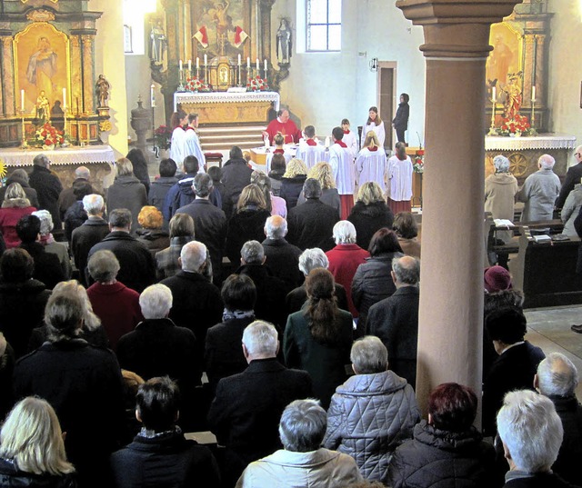 In einem feierlichen Gottesdienst begi...as Fest zu Ehren ihres Kirchenpatrons.  | Foto: Reiner Merz