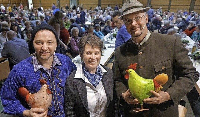 Landfrauenvorsitzende Agnes Barth mit ...er in der vollbesetzten Kirchberghalle  | Foto: Anne Freyer