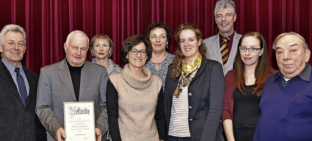 Sie haben sich um den Gesangvereins  F...er seit 65 Jahren im Verein mitwirkt.   | Foto: Ilse Wissner