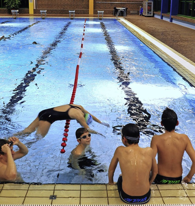 Tunlichst sollten alle schwimmfest sein, die im Schwimmbad toben.  | Foto: Thomas Kunz