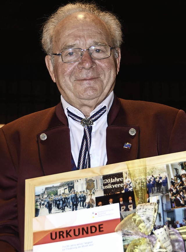 Kiechlinsbergen. Franz Zwigard, der be...ktive Ttigkeit im Musikverein geehrt.  | Foto: Roland Vitt