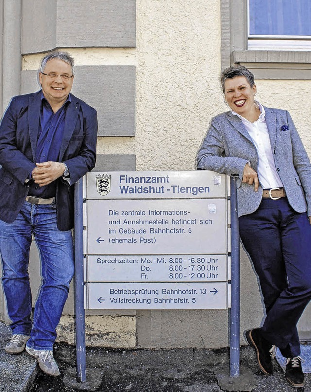 Finanzamtschefin Solveig Elze und Kass... als eine Milliarde Euro eingenommen.   | Foto: Susann Klatt-D&#8217;Souza