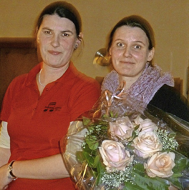 Heike Brinkhaus (rechts), die bisherig...in und ihre Nachfolgerin Julia Looser.  | Foto: Gabriele Rasenberger