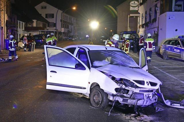 Flucht endet mit Unfall