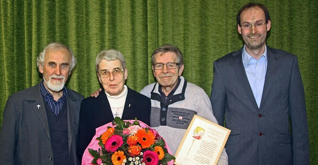 Pfarrer August Schuler, Gunhild Fuhrer...chors Schnau, Axel Lais (von links).   | Foto: Rosendahl