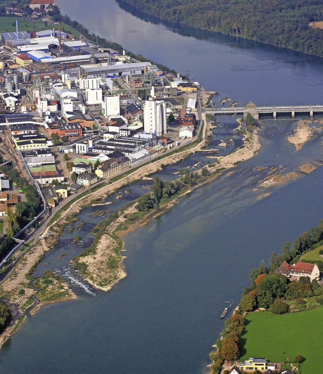 Wer den Rundweg am Rhein unter die F...ein Steg wrde die Strecke verkrzen.   | Foto: Erich Meyer