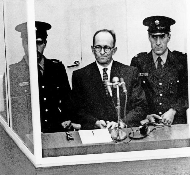Eichmann whrend des Prozesses 1961 in Jerusalem.   | Foto: dpa