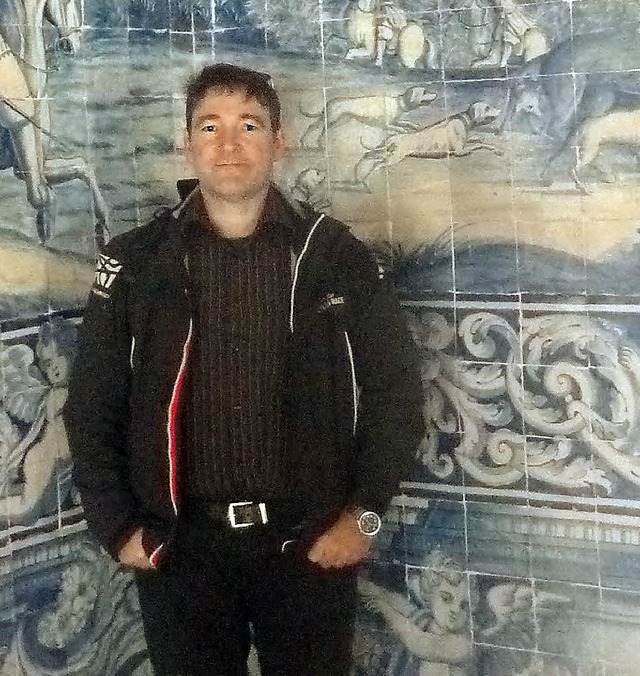 Hannes Mundinger in Portugal, bekannt fr seine Kachelkunst.   | Foto: Privat