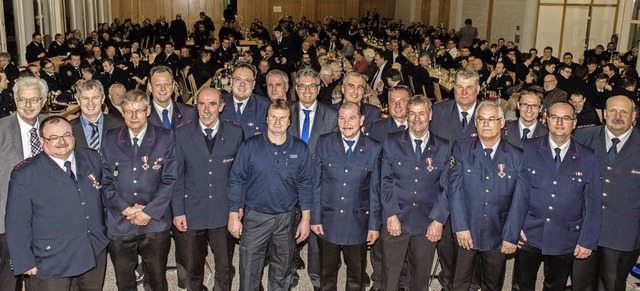 Ehrung fr die Ehrenamtlichen: Bei der...reiche Feuerwehrmnner ausgezeichnet.   | Foto: Patrick Seeger
