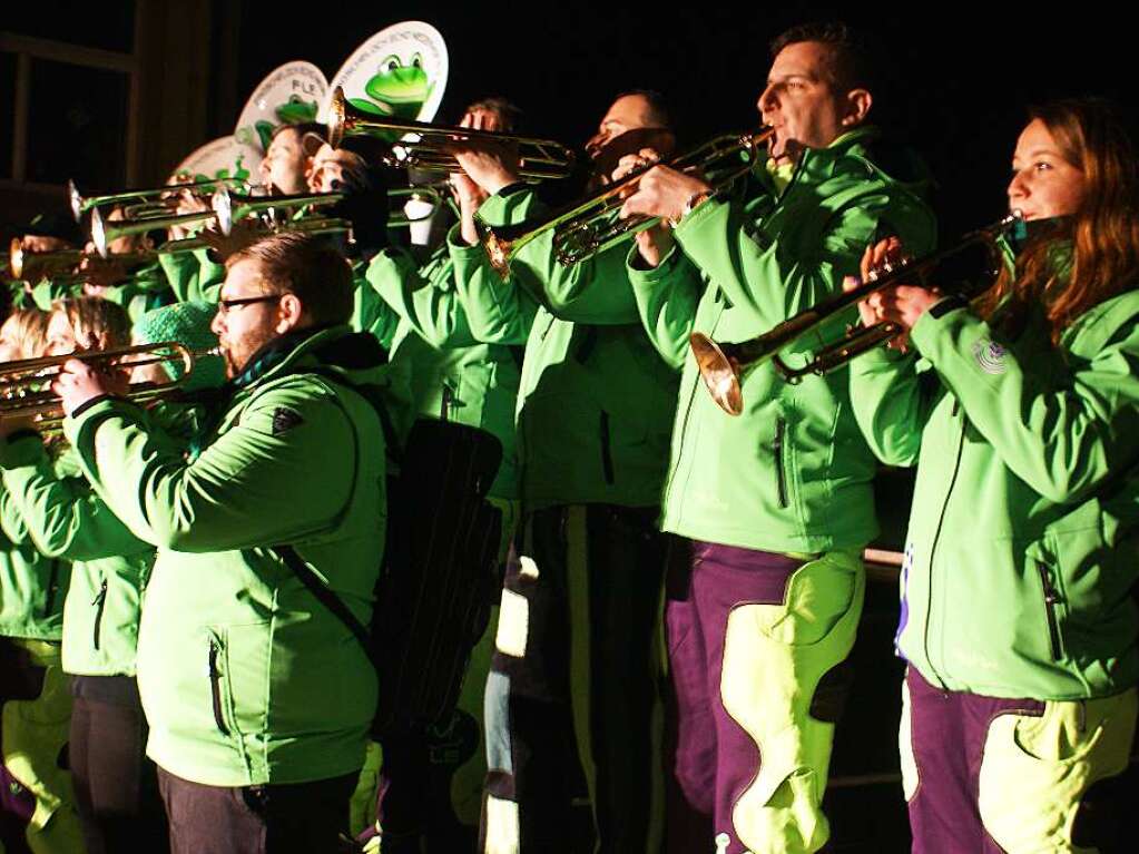 Guggenmusik sorgte in der Neuen Mitte von Murg fr nrrisch-frhliche Stimmung.