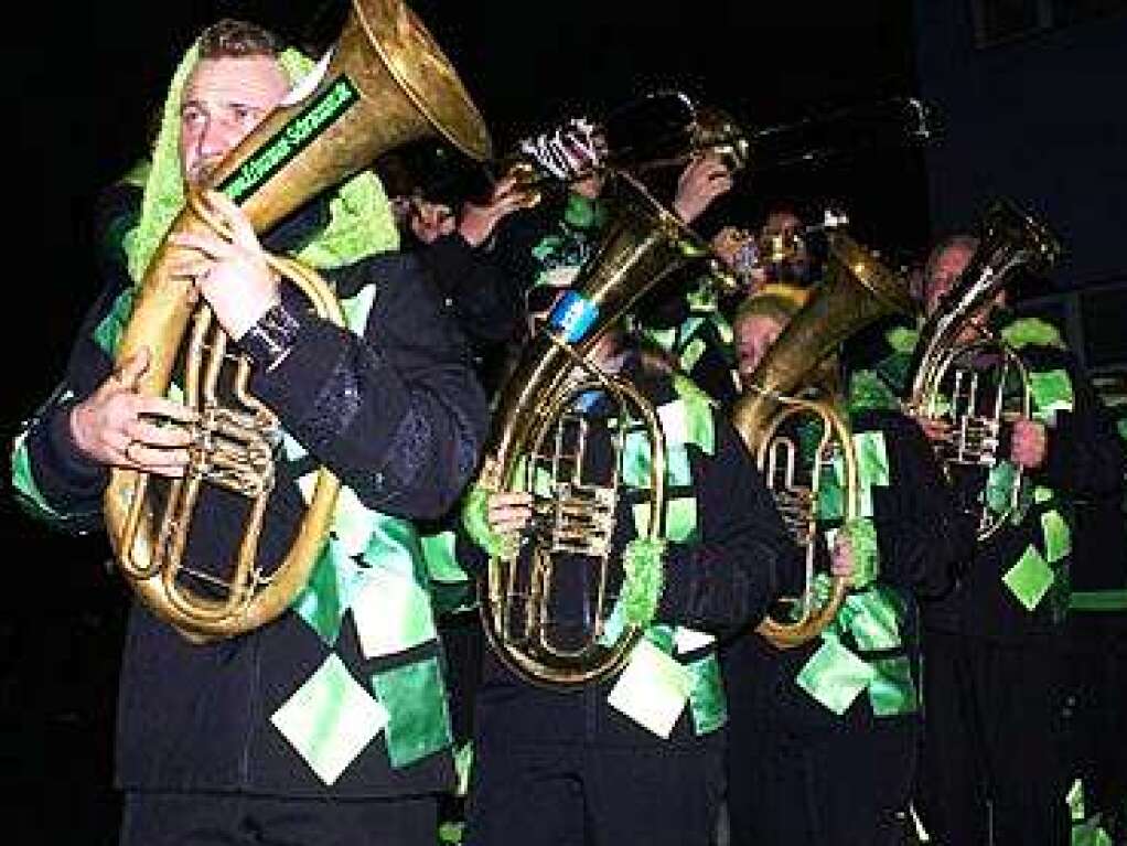 Guggenmusik sorgte in der Neuen Mitte von Murg fr nrrisch-frhliche Stimmung.