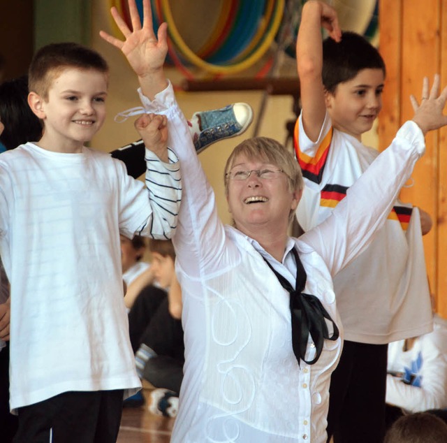 Mittendrin im Gewusel: Beate Decker ve...ren mit Sport und Tanz zu berwinden.   | Foto: Martin Herceg