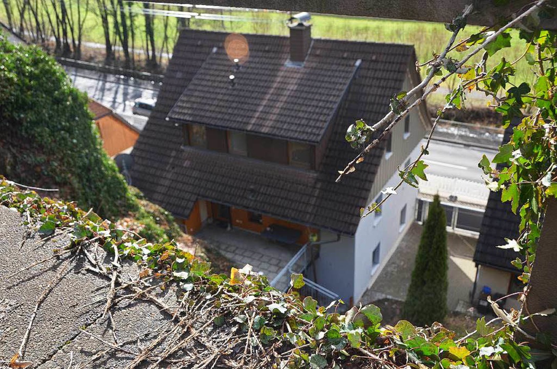 Erdrutsch bei Falkensteig: Dieses Haus musste evakuiert werden.  | Foto: Kathrin Blum