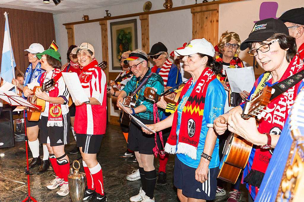 Fuballstars:  Gitarrengruppe nrrisch auf Hochtouren