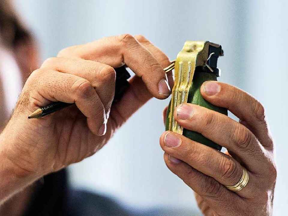 Handgranaten-Anschlag in Villingen-Schwenningen: Der Splint war gezogen.  | Foto: dpa
