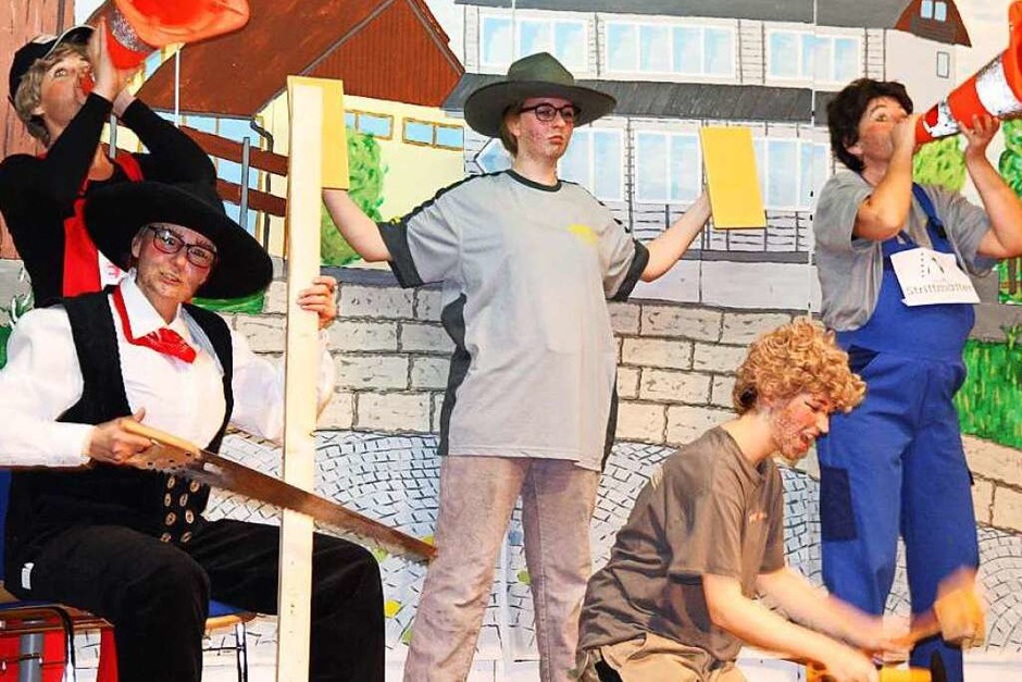 Hoch her ging’s bei der Görwihler Frauenfasnacht. (Foto: Perter Schütz) Hoch her ging’s bei der Görwihler Frauenfasnacht. (Foto: Perter Schütz)