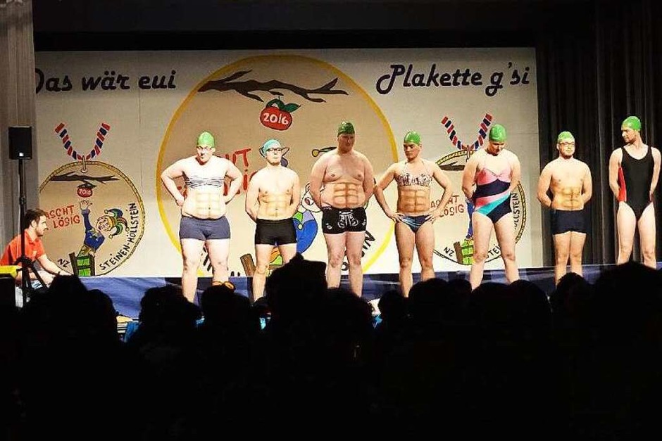Halbnackte „Frösche“. (Foto: Hans-Jürgen Hege) Halbnackte „Frösche“. (Foto: Hans-Jürgen Hege)