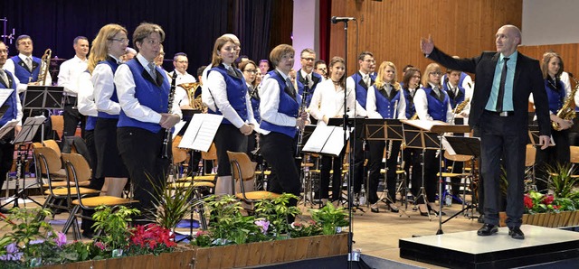 Der Musikverein Efringen-Kirchen begei...r musikalischer Beliebigkeit entgegen.  | Foto: Marco Schopferer