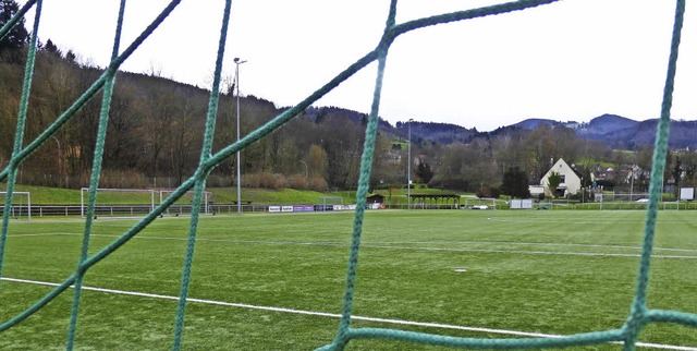 Nher an das Sportgelnde heranrcken ...Merzhausen (im Hintergrund das alte).   | Foto: Andrea Gallien/dpa