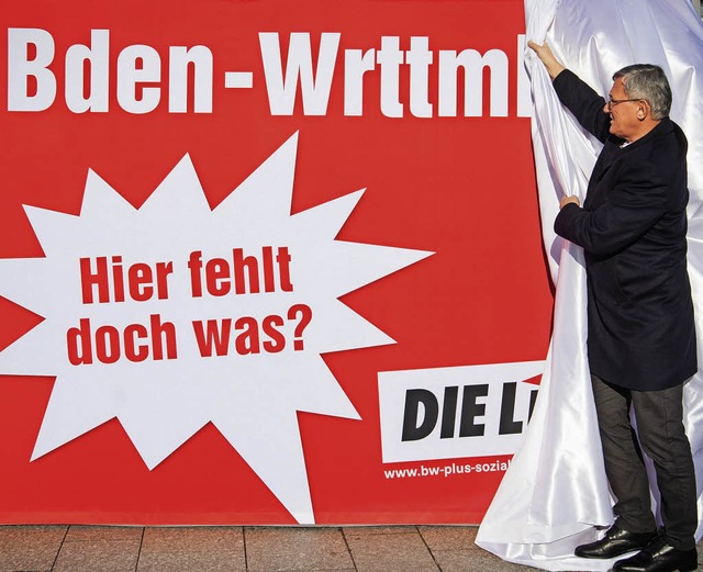 Bernd Riexinger enthllt ein Wahlplaka...ihen, selbst im neuen Landtag fehlen.   | Foto: dpa