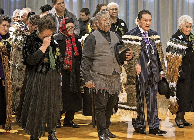 Maori bei der Vertragsunterzeichnung  | Foto: dpa