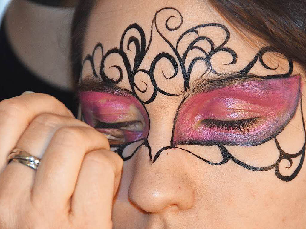 So entsteht ein gelungenes Fasnet-Make-up.