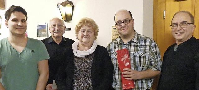 Frieder Grsslin (rechts) ehrte zusamm...Kramer fr 25-jhrige Mitgliedschaft.   | Foto: Johanna Hgg