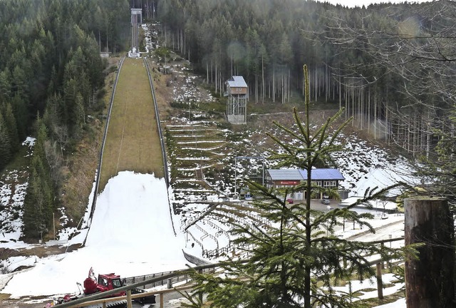 Wenig Schnee am 2. Februar, dafr viel...ei Weltcupspringen ausgetragen werden.  | Foto: bachmann