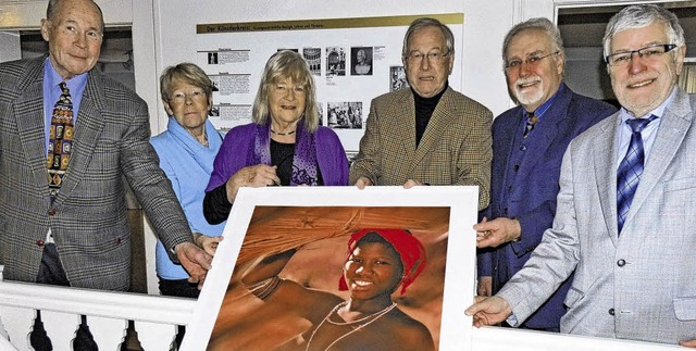Das Stadtmuseum erhielt rund 150  Bild...Seidel und Brgermeister Anton Knapp.   | Foto: Gabi Lendle