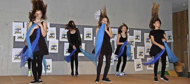 Lieen ihre Haare fliegen beim Tanz &#... der Tanzgruppe von Enza Mastropaolo.   | Foto: Jger