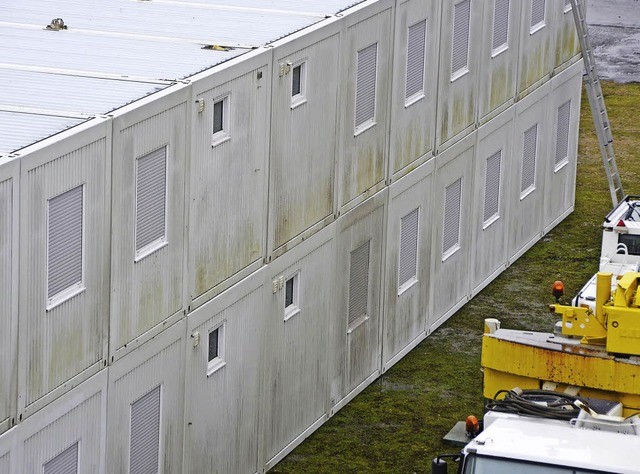 Container vom Gotthard  fr das Contai...lager auf dem Messeplatz eingetroffen.  | Foto: Ralf Burgmaier