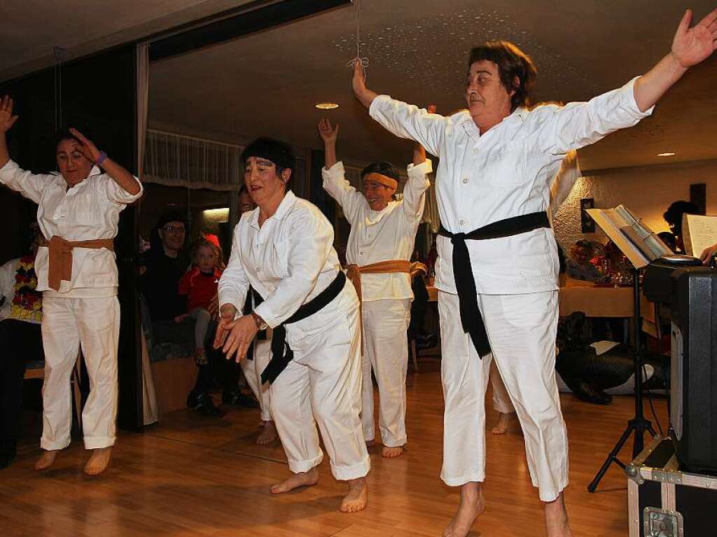 Die Karate-Senioren zeigten eine Ausschnitt aus ihrem anstrengenden Training.