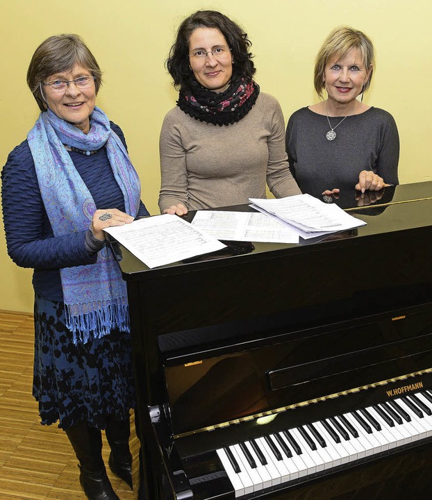 Heidi Mnnich-Marks, Julia Thomusch un...Pep Chor bei Bedarf die Mnnerstimme.   | Foto: i. Schneider