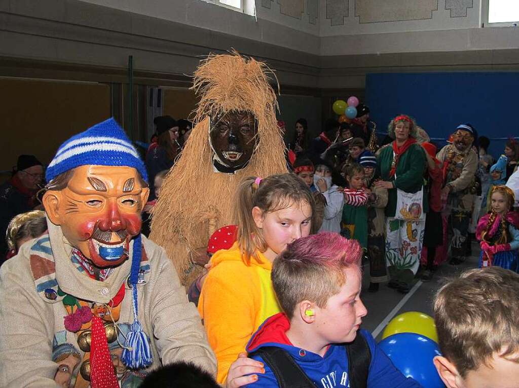 Reihten sich in die Polonaise ein: Pflumeschlucker-Hansele und Strohbren.