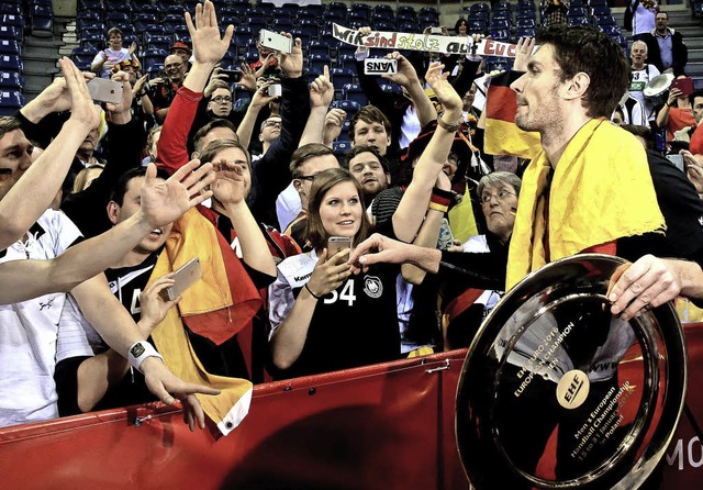 Der Jubel um die Europameister soll  dem Handball neue Popularitt bringen.   | Foto: dpa