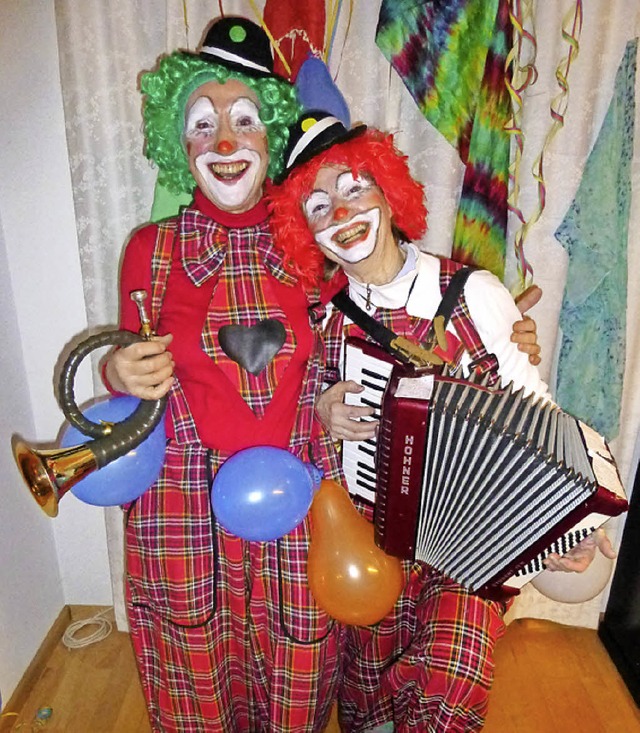 Singende Clowns: Hilde Keller und Marlies Lffler (links)  | Foto: Privat