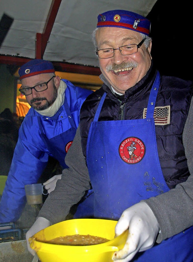 Bohnesupp-Chefkoch Sepp Winterer bei der Arbeit  | Foto: hr