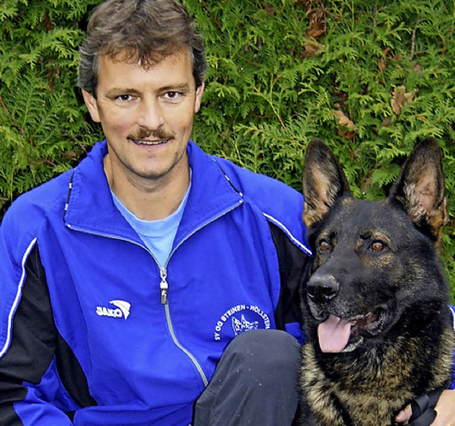 Freddy Hilbold ist Vereinsmeister der ...pe des deutschen Schferhundevereins.   | Foto: Lacher