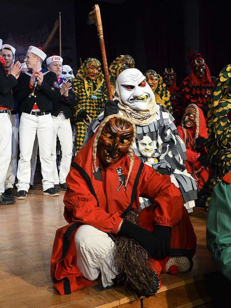 Bunt, unterhaltsam, spektakulr: der Brauchtumsabend der Hllenzunft im Kurhaus war ein echter Kracher.