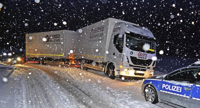 Auf der L146 von Schluchsee-Aha in Ric...e Verkehrshindernisse noch passieren.   | Foto: Kamera24