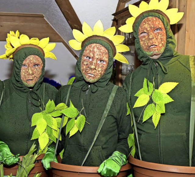 Viele erfinden ihre tollen Kostme selbst &#8211; wie das Sonnenblumen-Trio.  | Foto: Thomas Kunz