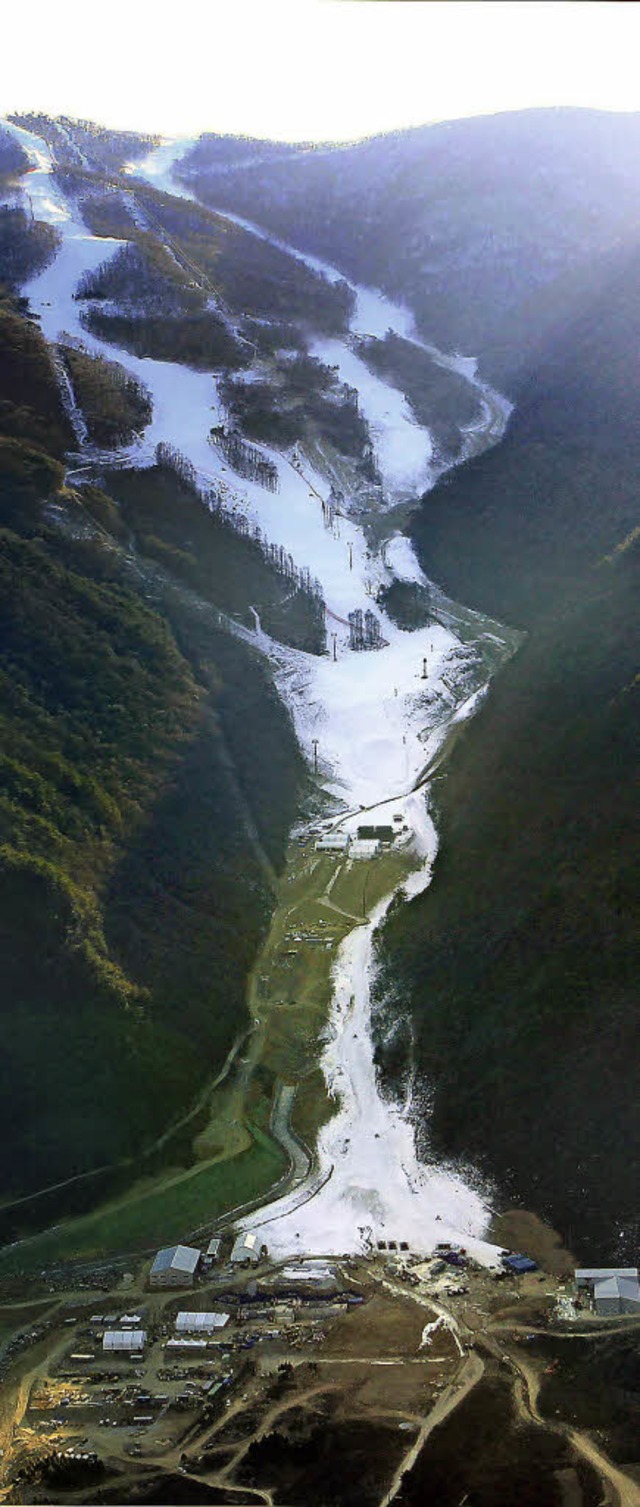 Von Bernhard Russi konzipiert: die gro...erodeten alpinen Hnge in Pyeongchang   | Foto: dpa