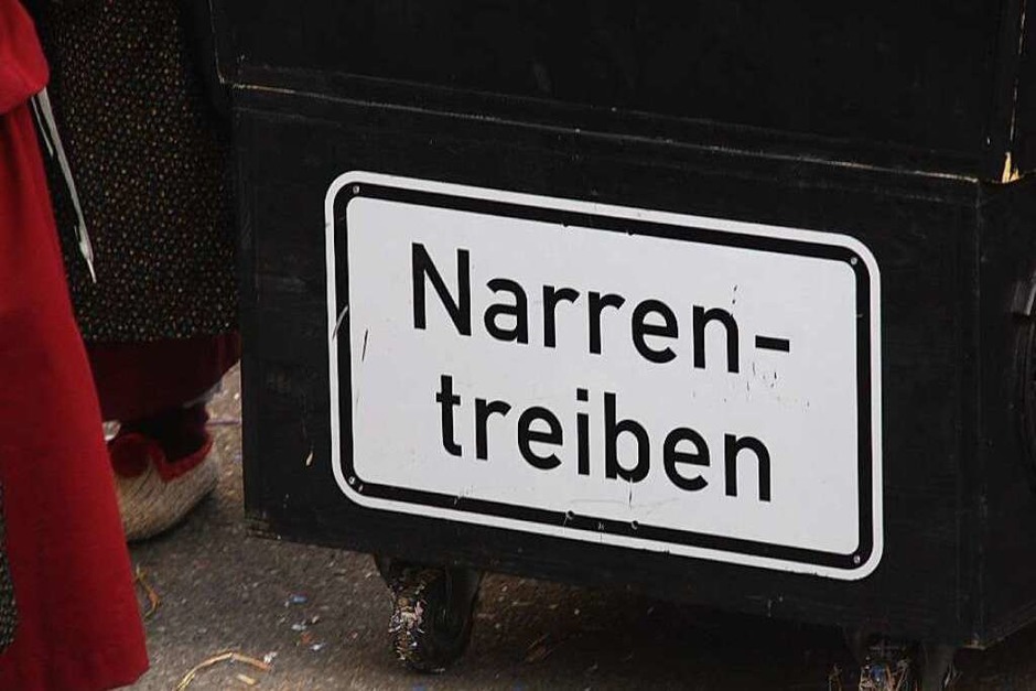 Deutlich mehr Narren als Einwohner hatte Wettelbrunn beim 30. Wettelbrunner Umzug. Und alle waren bestens gelaunt. (Foto: Hans Jürgen Kugler) Deutlich mehr Narren als Einwohner hatte Wettelbrunn beim 30. Wettelbrunner Umzug. Und alle waren bestens gelaunt. (Foto: Hans Jürgen Kugler)