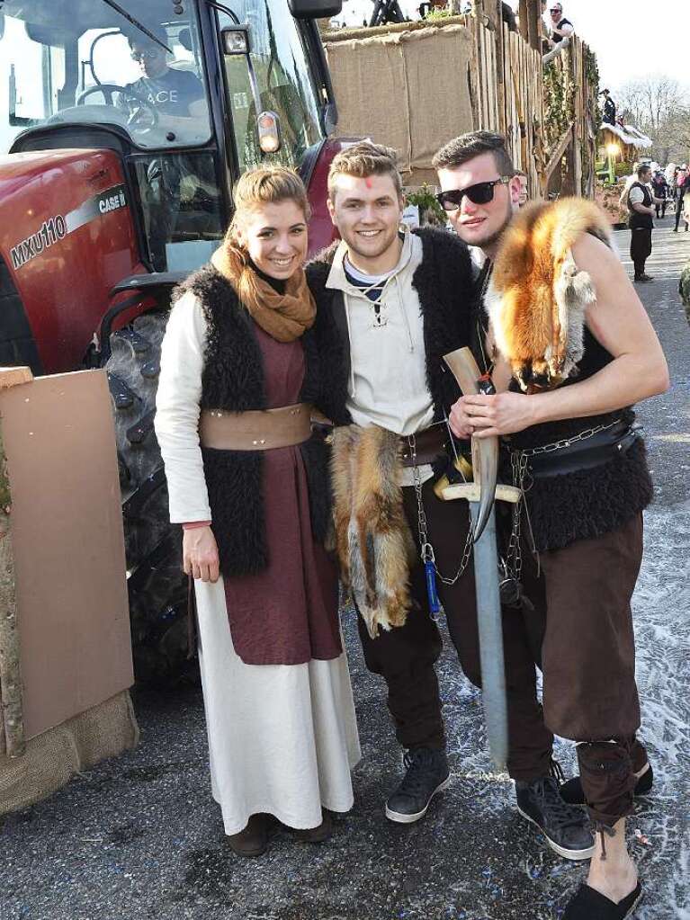 Bei guter Stimmung freuten sich viele tausend Narren am Straenrand an dem kunterbunten Buchenbacher Fasnetumzug.